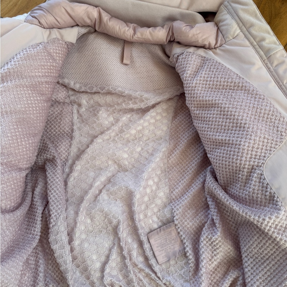 Lululemon Winter jacket. - Picture 4 of 10